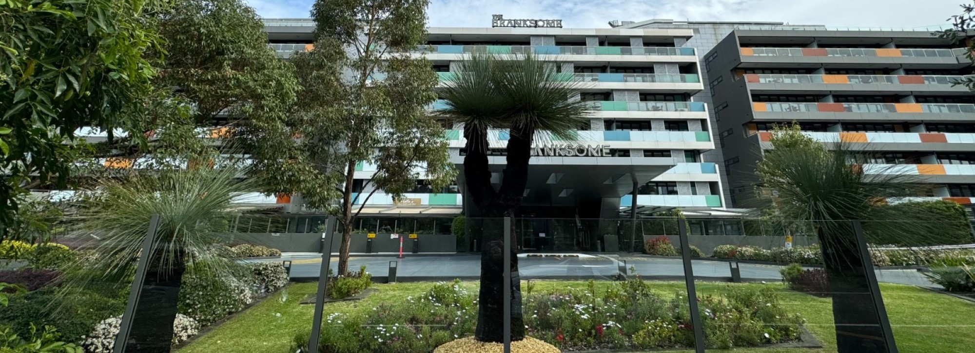 DAY FAÇADE
